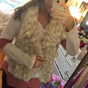 Cute fluffy vest never worn out!